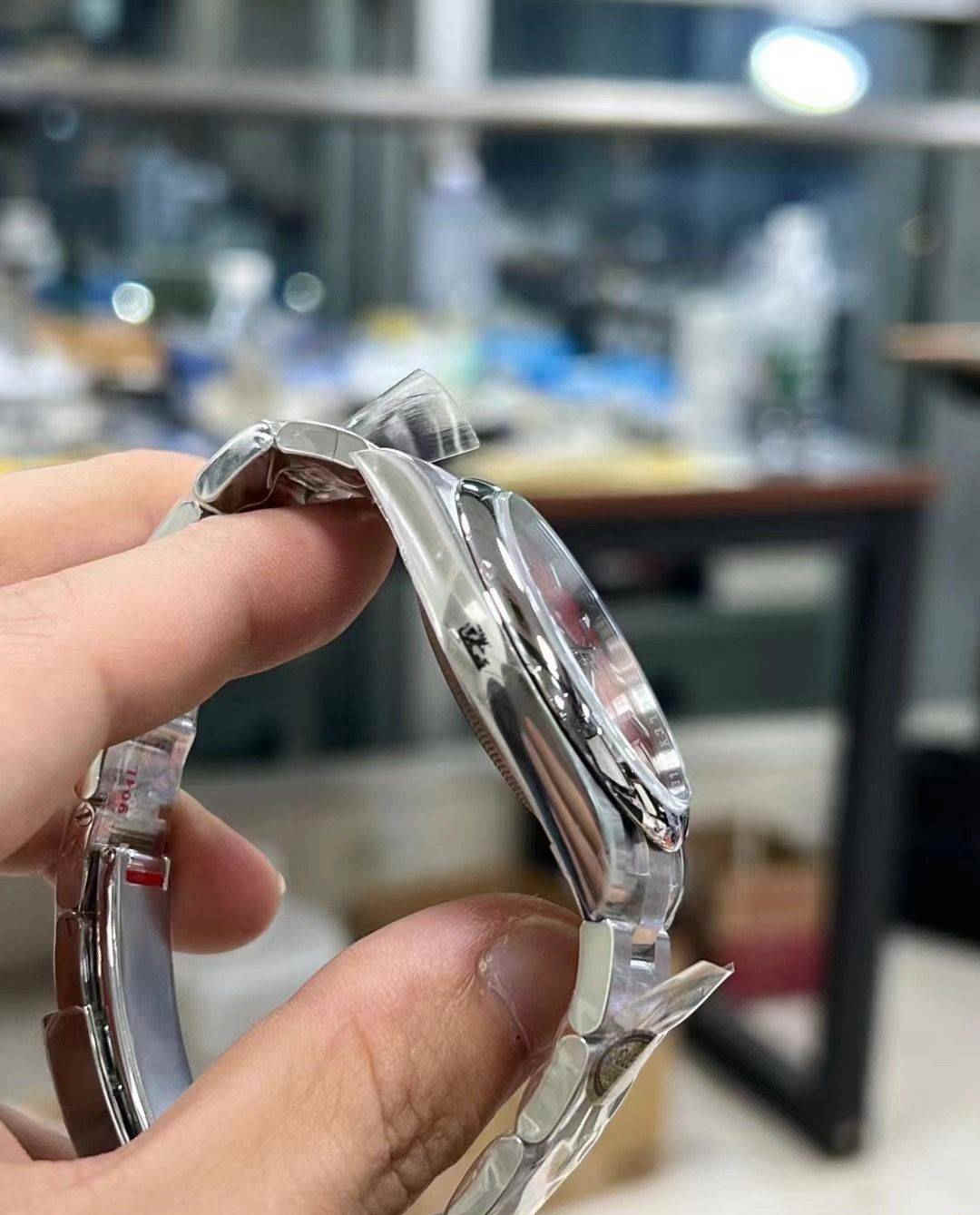 Clean Factory 124300 Red Dial – 41mm OP Replica - Image 4