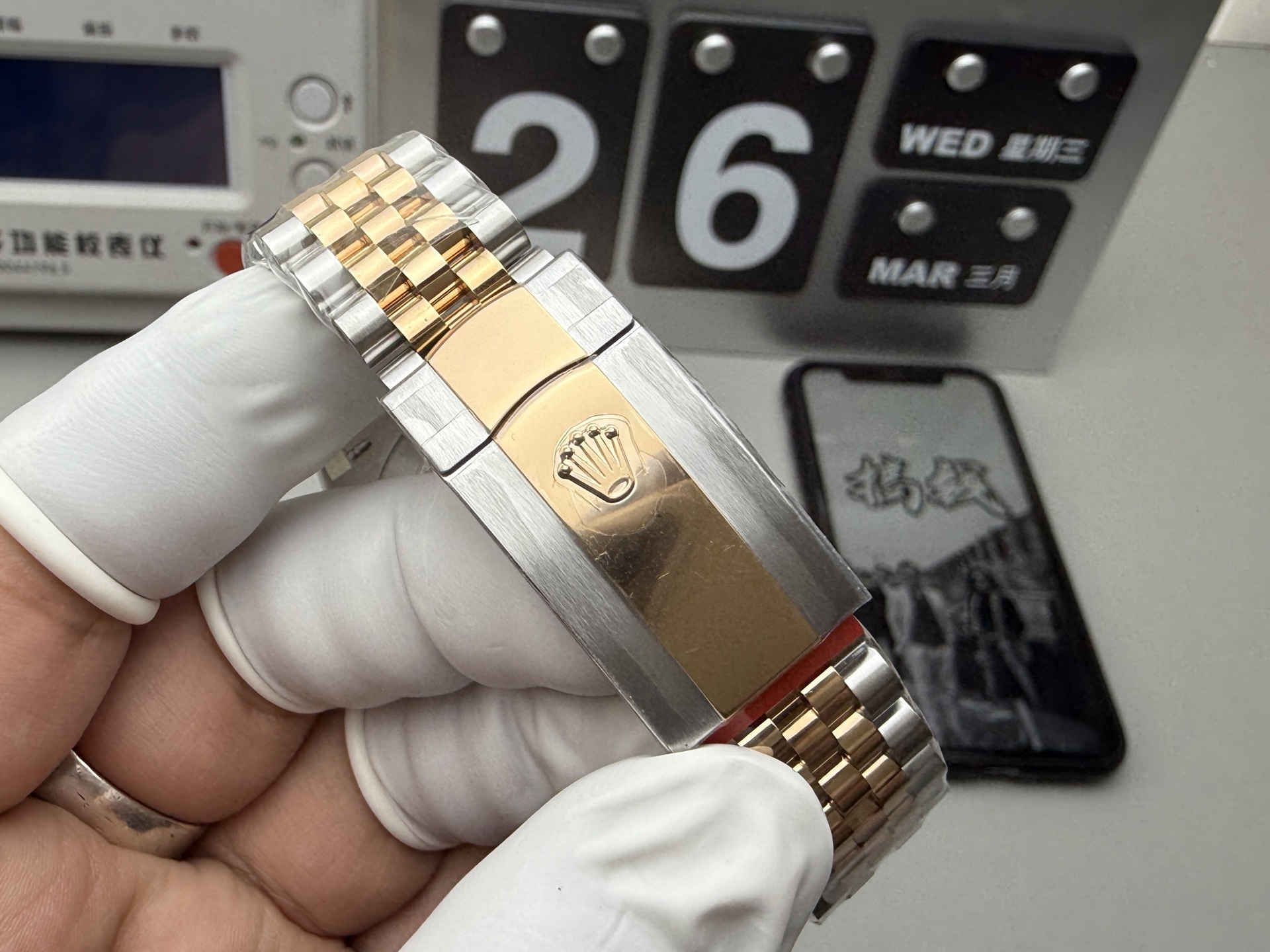 Clean Factory Datejust 126331 – Rose Gold & Steel 41mm Pink Dial Replica Watch - Image 2