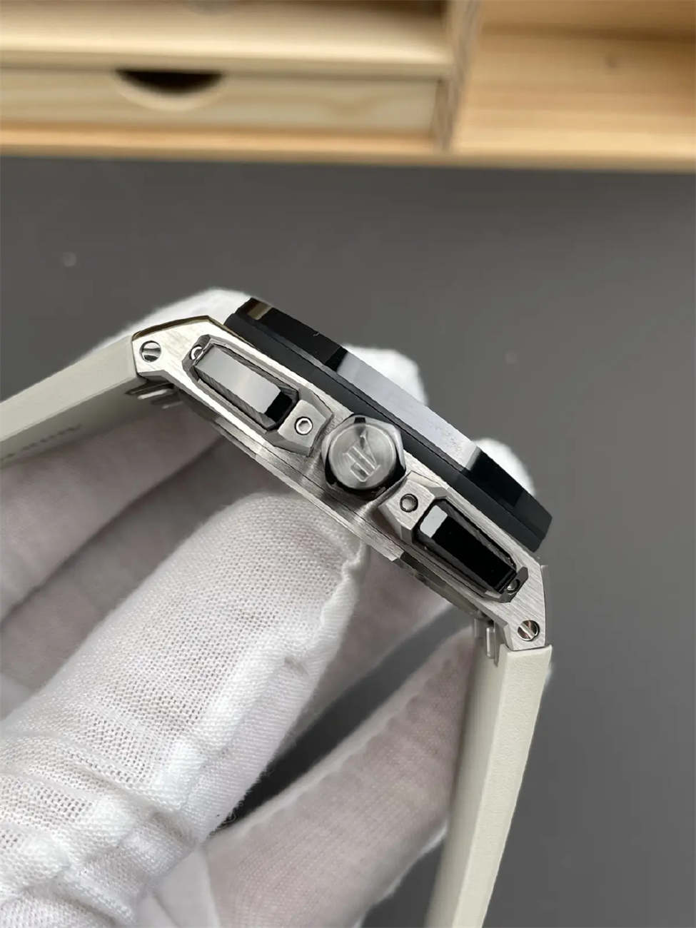 Audemars Piguet Royal Oak Replica – Precision Craftsmanship and Iconic Design - Image 5