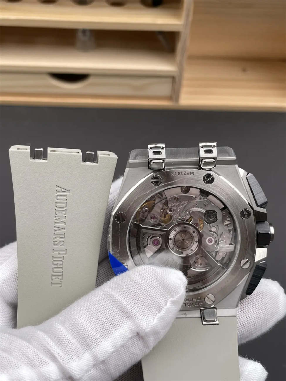 Audemars Piguet Royal Oak Replica – Precision Craftsmanship and Iconic Design - Image 7