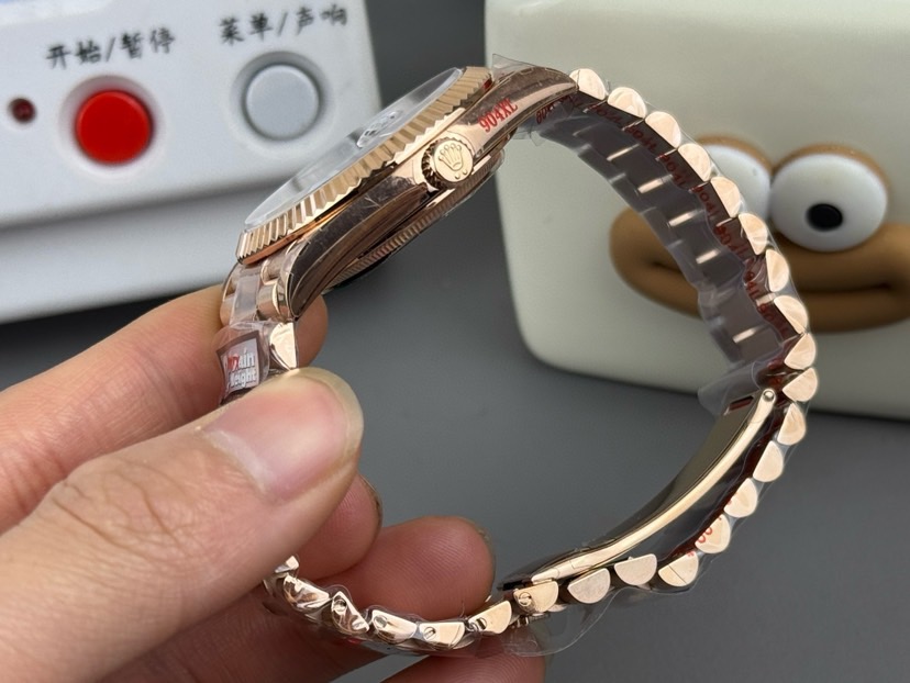 QF Factory Rolex Day to Date 40 – 40 mm Everose Gold Men’s Watch - Image 4