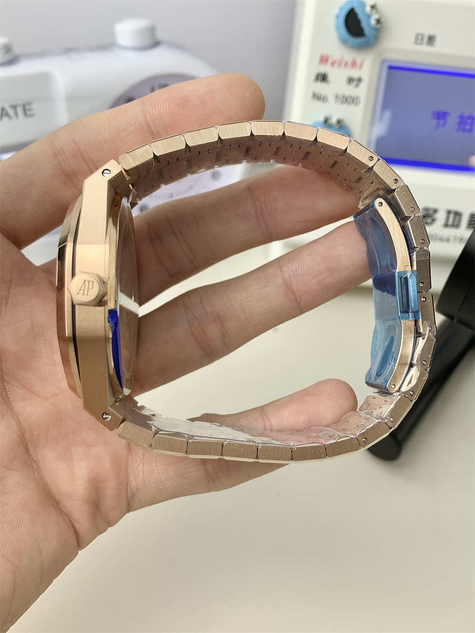 APS Factory AP 15510OR 1320OR 03 Replica – Royal Oak 41mm Rose Gold Blue Dial 4302 Integrated Movement - Image 4