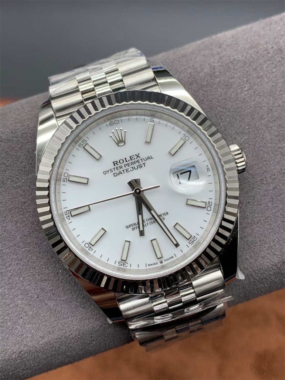 Rolex Datejust 41 White Dial – Clean Factory Jubilee Replica Watch - Image 3