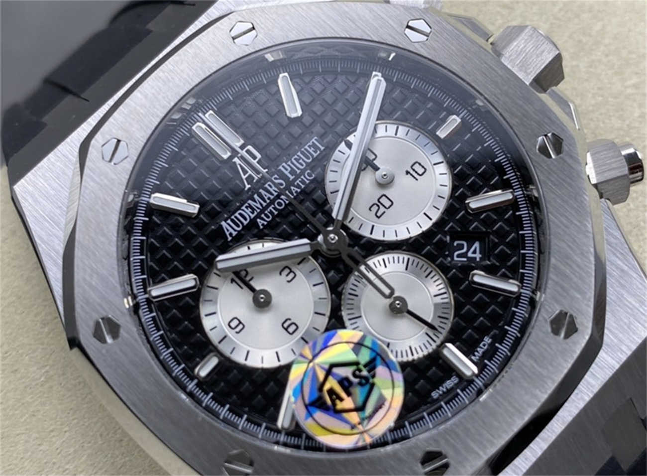AP 26331 Replica (APS Factory) – Black Dial & Rubber Strap Edition - Image 2