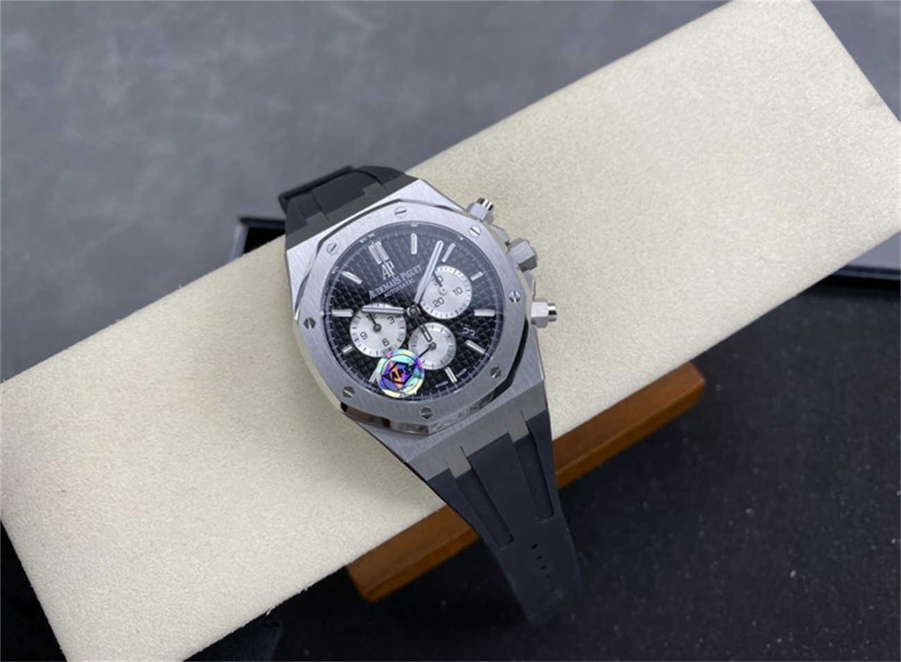 AP 26331 Replica (APS Factory) – Black Dial & Rubber Strap Edition - Image 4