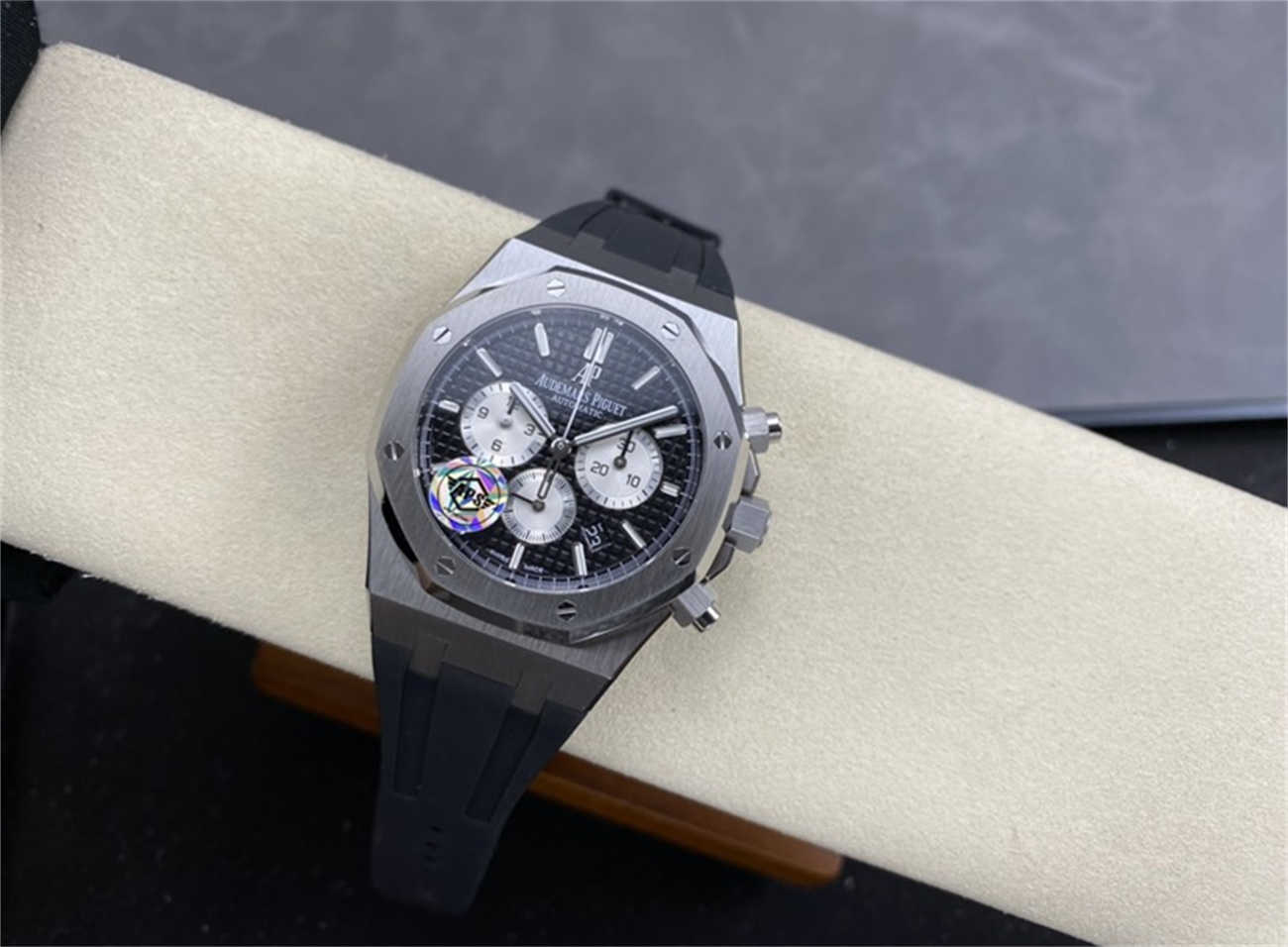 AP 26331 Replica (APS Factory) – Black Dial & Rubber Strap Edition - Image 5