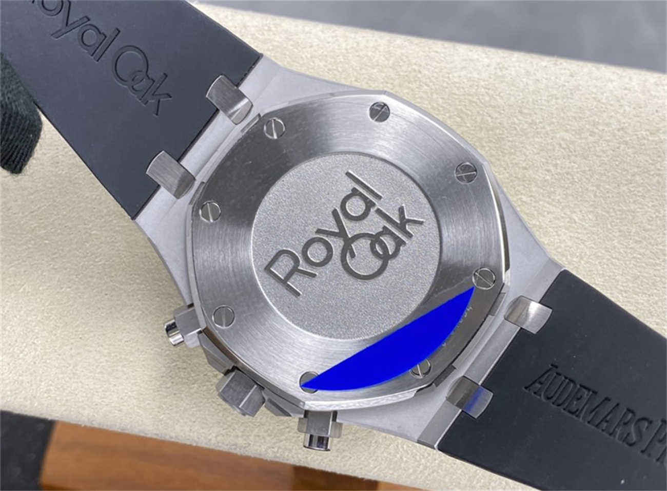 AP 26331 Replica (APS Factory) – Black Dial & Rubber Strap Edition - Image 9