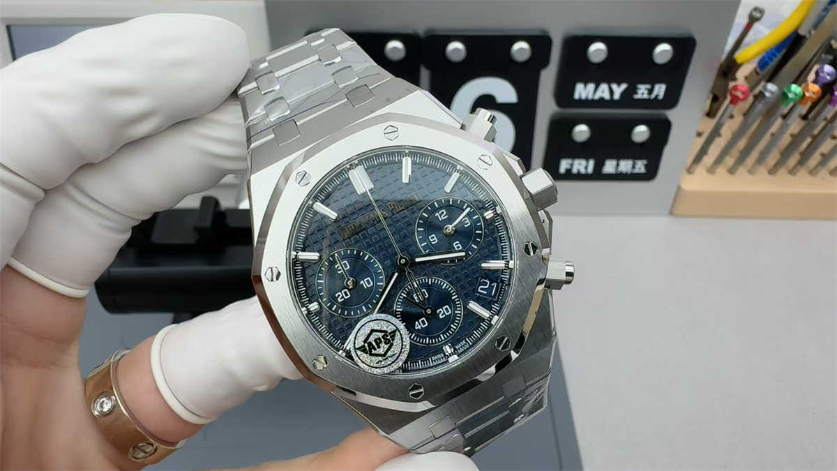 Audemars Piguet 26240ST Silver Dial Replica – APS Royal Oak 41mm Chronograph - Image 2