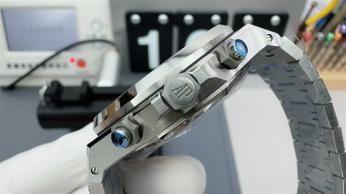 Audemars Piguet 26240ST Silver Dial Replica – APS Royal Oak 41mm Chronograph - Image 3