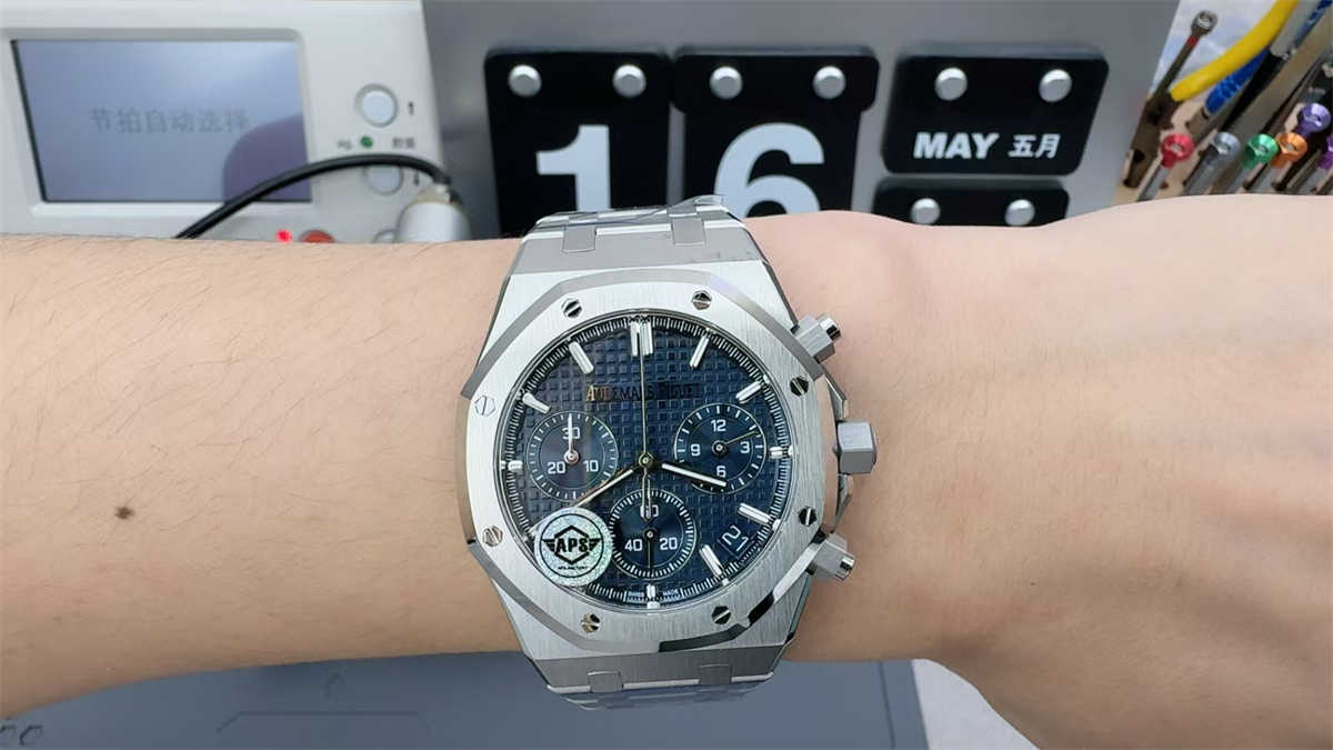 Audemars Piguet 26240ST Silver Dial Replica – APS Royal Oak 41mm Chronograph - Image 4