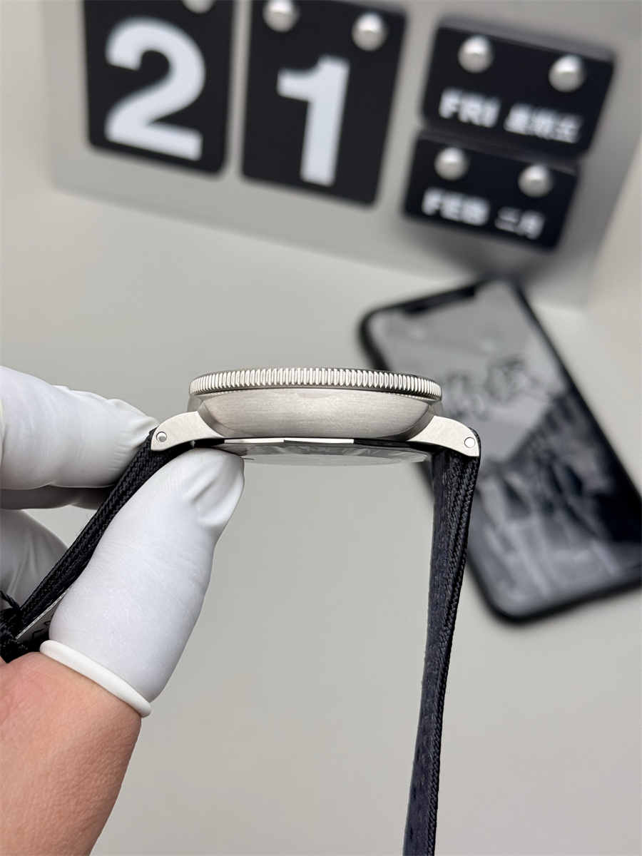 VSF Watches Panerai PAM984 – 47mm Titanium Submersible Super Clone - Image 7