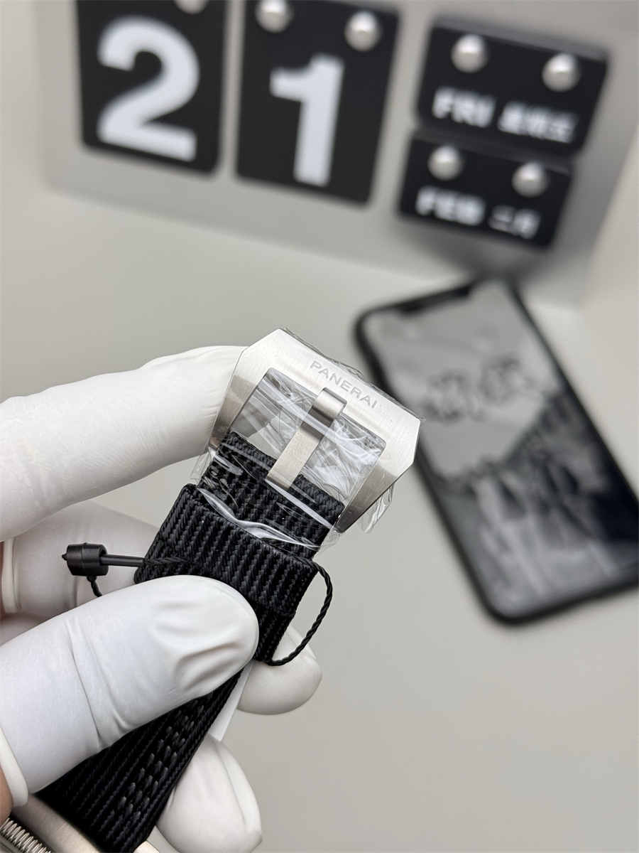 VSF Watches Panerai PAM984 – 47mm Titanium Submersible Super Clone - Image 3