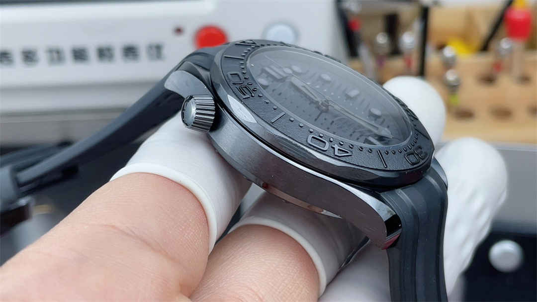 VSF Seamaster 300M Black Ceramic Replica – 43.5mm Full Black Diver Watch - Image 4