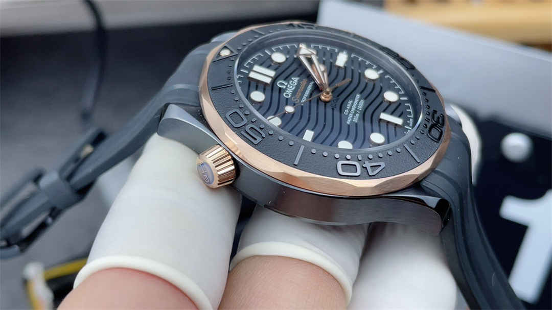 VSF Seamaster 300M Black & Rose Gold Replica – 43.5mm Diver Watch with Black Dial - Image 5