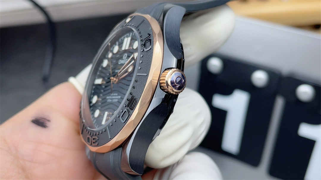 VSF Seamaster 300M Black & Rose Gold Replica – 43.5mm Diver Watch with Black Dial - Image 6