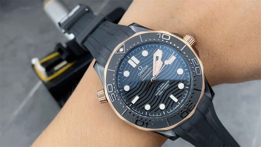 VSF Seamaster 300M Black & Rose Gold Replica – 43.5mm Diver Watch with Black Dial - Image 9