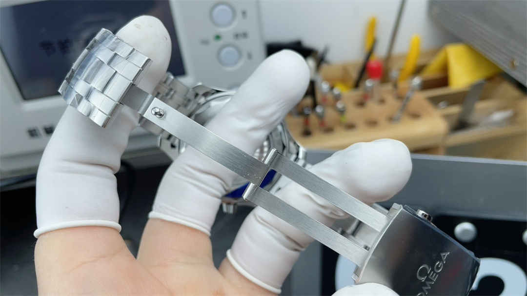 VSF Seamaster 300M Green Dial Replica – 42mm Diver Watch with Green Ceramic Bezel - Image 8