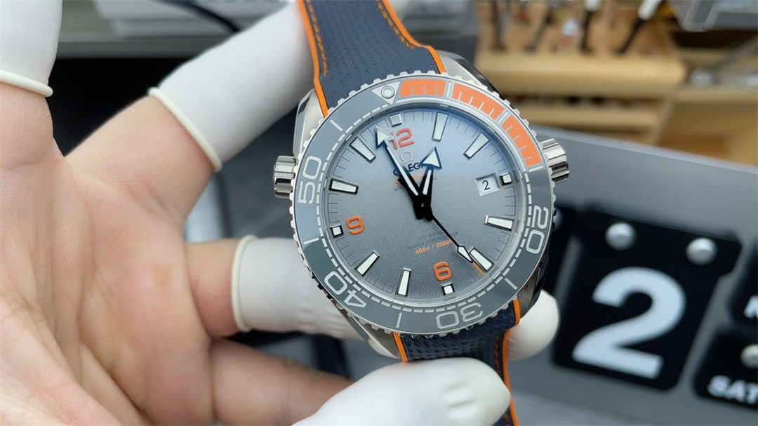 VSF Seamaster 600M Grey Orange Replica – 43.5mm Titanium Diver Watch