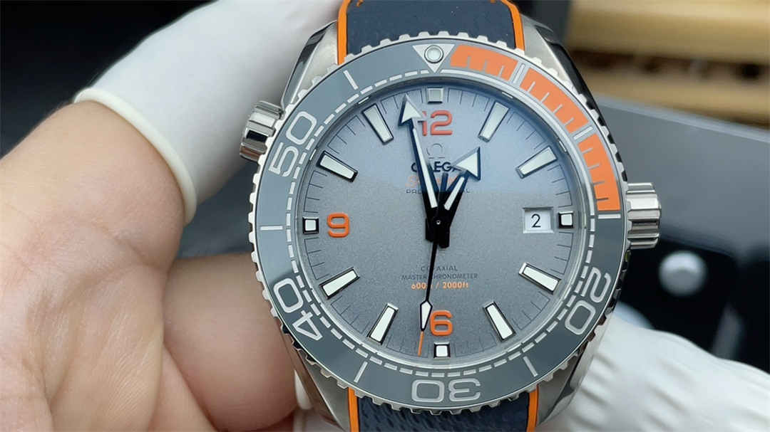 VSF Seamaster 600M Grey Orange Replica – 43.5mm Titanium Diver Watch - Image 3