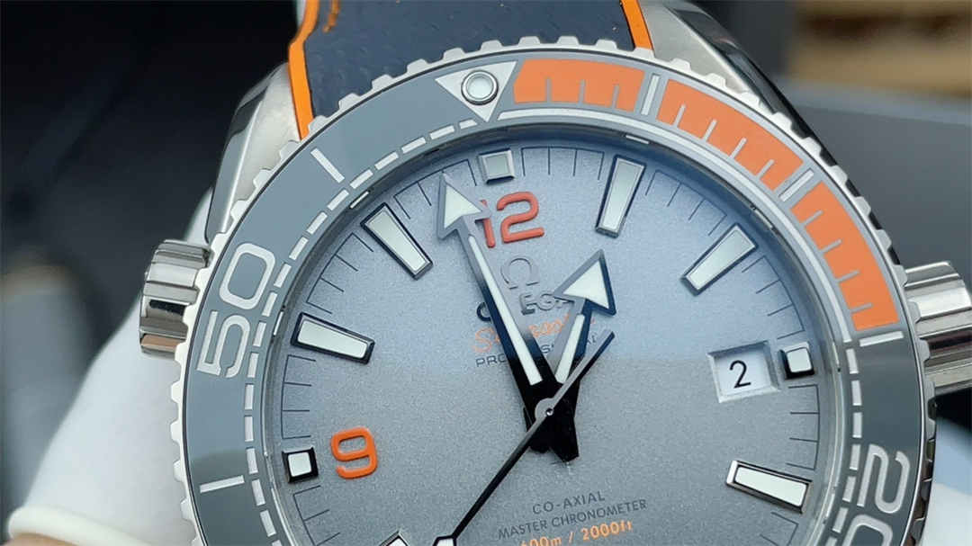 VSF Seamaster 600M Grey Orange Replica – 43.5mm Titanium Diver Watch - Image 4