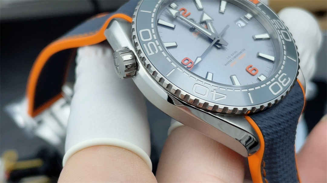 VSF Seamaster 600M Grey Orange Replica – 43.5mm Titanium Diver Watch - Image 5