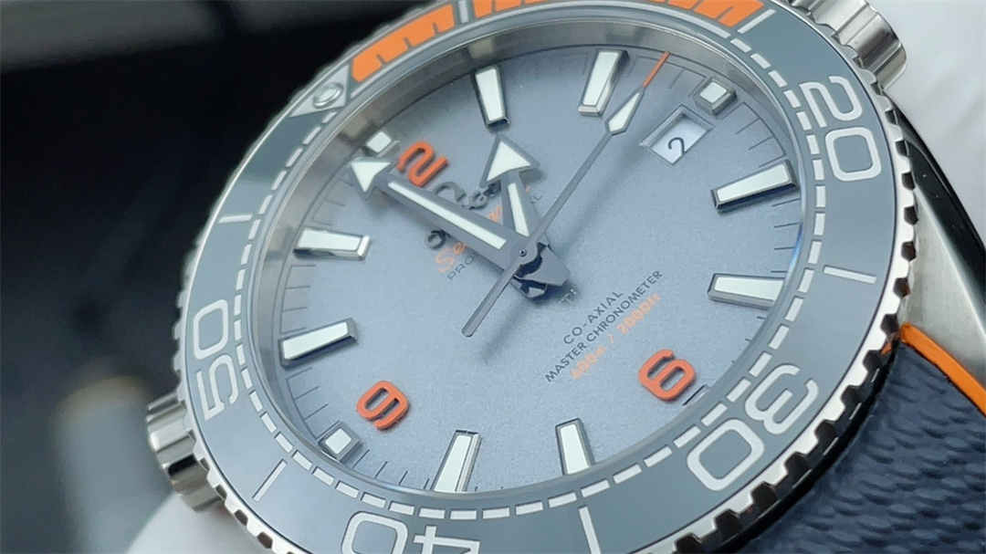 VSF Seamaster 600M Grey Orange Replica – 43.5mm Titanium Diver Watch - Image 9