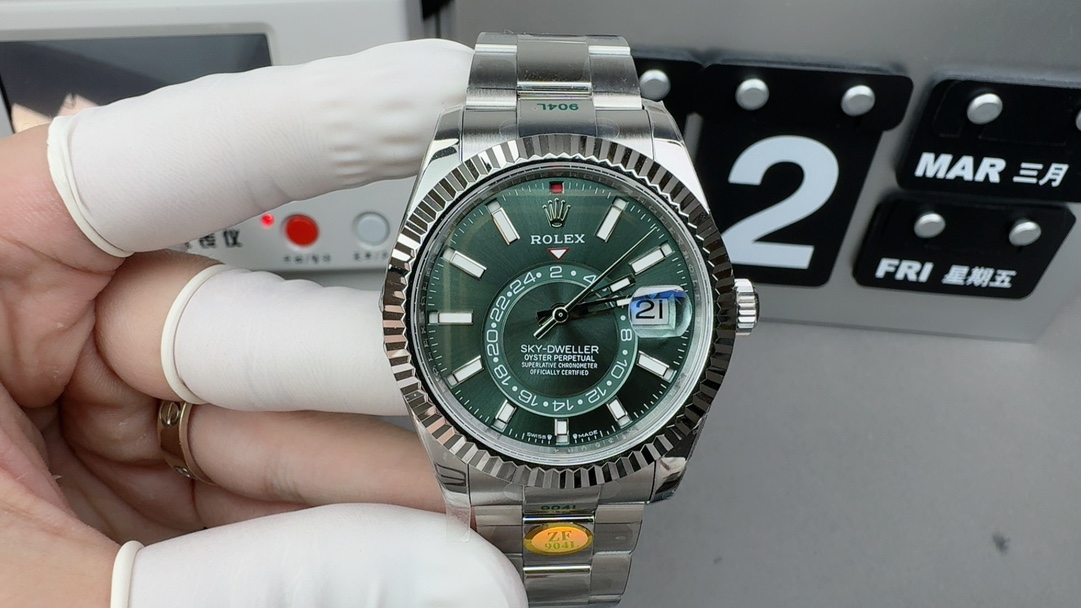 ZF Factory Rolex Sky Dweller Green Dial Replica – Jubilee Bracelet 42mm Luxury GMT Annual Calendar Watch - Image 2