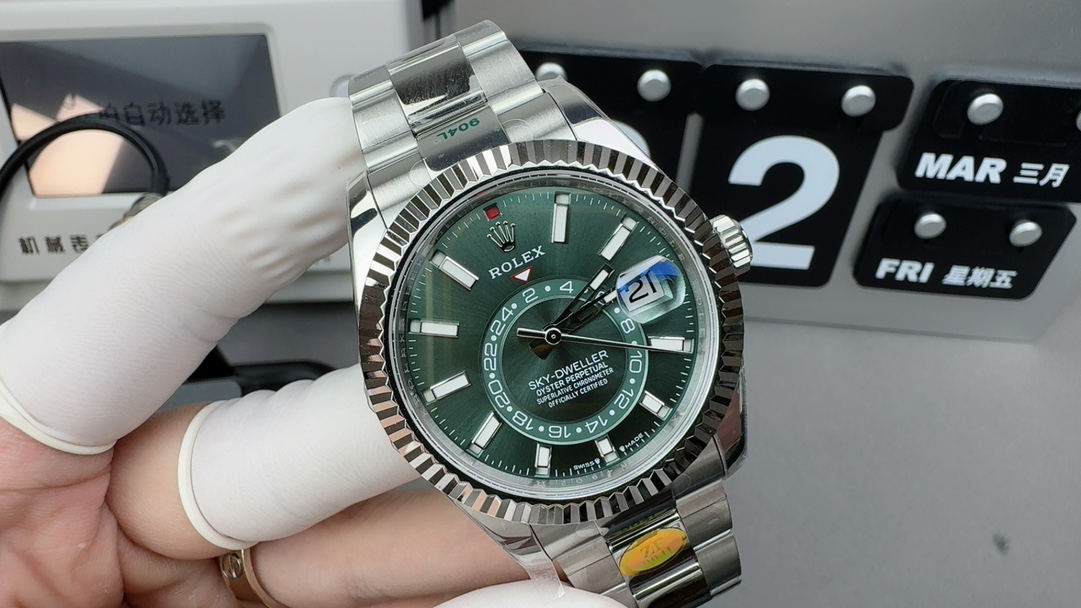 ZF Factory Rolex Sky Dweller Green Dial Replica – Jubilee Bracelet 42mm Luxury GMT Annual Calendar Watch - Image 3