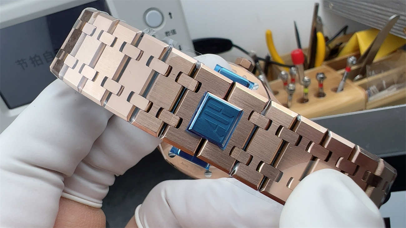 Audemars Piguet 15500 – Premium Royal Oak 41mm Rose Gold Automatic Watch - Image 9