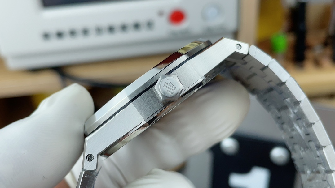 Audemars Piguet 15500 White – APS Factory Royal Oak 41mm Stainless Steel Automatic Watch - Image 6