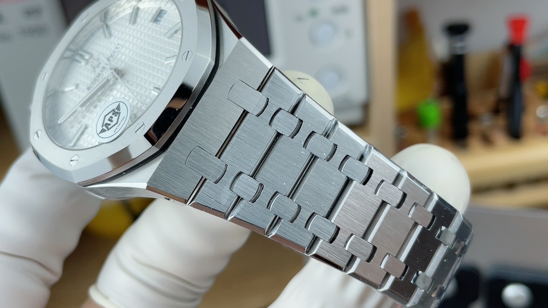Audemars Piguet 15500 White – APS Factory Royal Oak 41mm Stainless Steel Automatic Watch - Image 7
