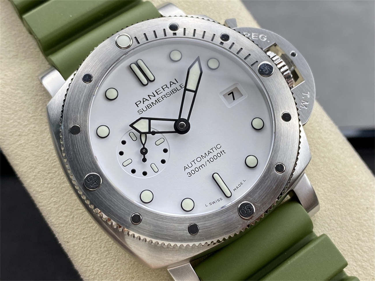VS Factory Panerai Submersible Replica – PAM1226 QuarantaQuattro (White Dial) - Image 2