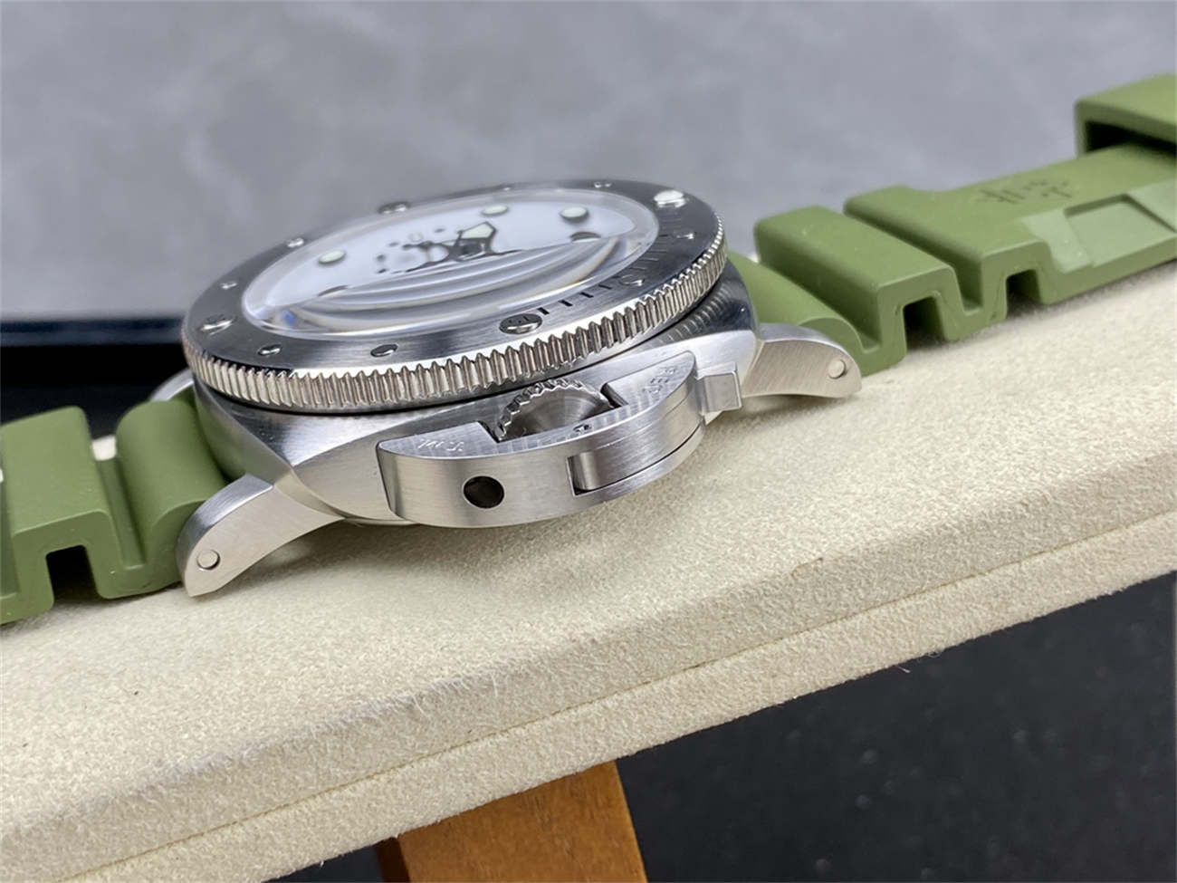 VS Factory Panerai Submersible Replica – PAM1226 QuarantaQuattro (White Dial) - Image 6