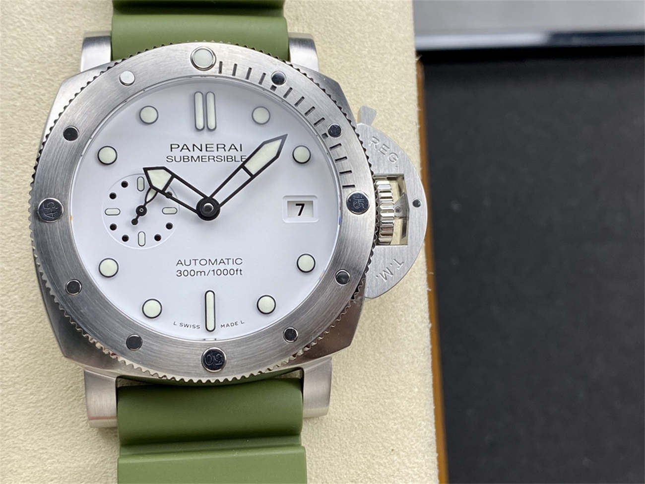 VS Factory Panerai Submersible Replica – PAM1226 QuarantaQuattro (White Dial)
