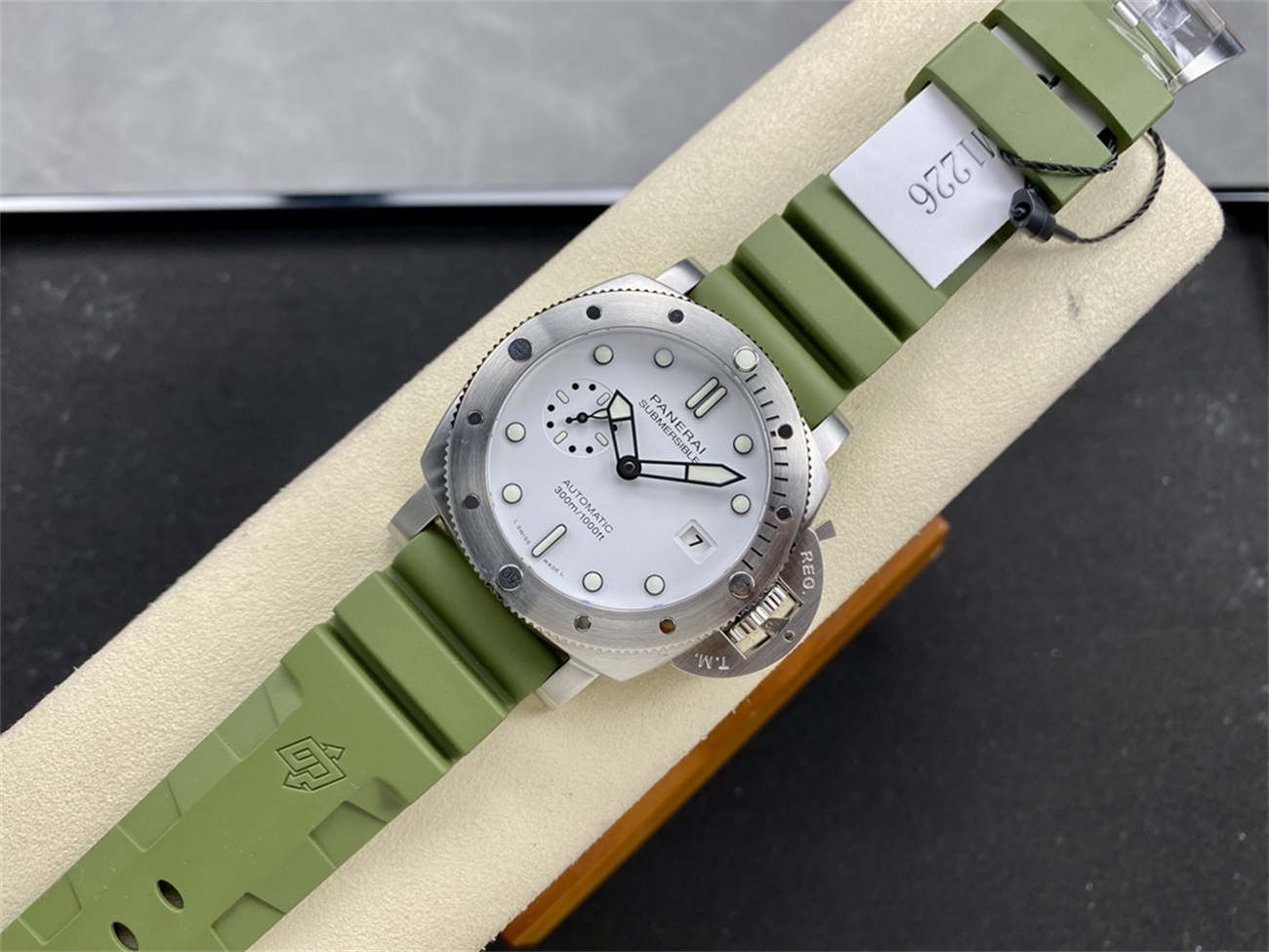 VS Factory Panerai Submersible Replica – PAM1226 QuarantaQuattro (White Dial) - Image 4