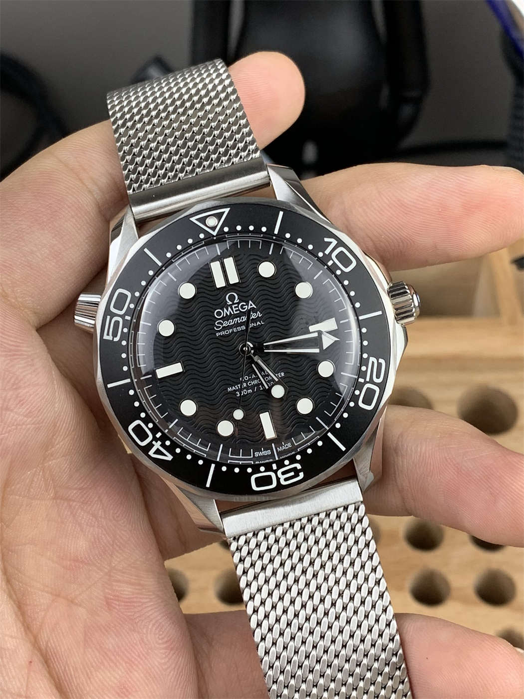 VS Factory Seamaster 300M Replica – Black Dial 42mm Stainless Steel - Image 2
