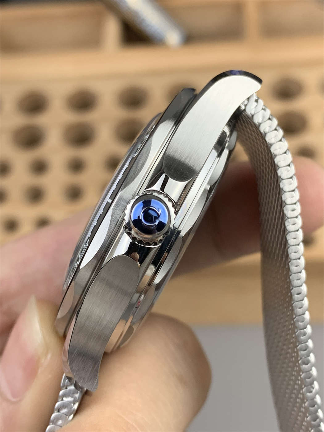 VS Factory Seamaster 300M Replica – Black Dial 42mm Stainless Steel - Image 3