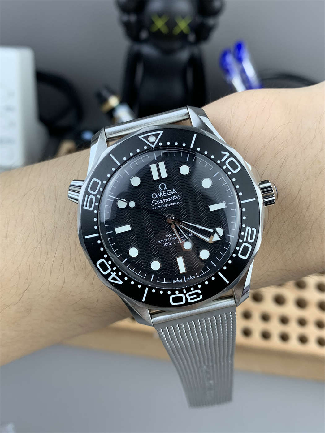 VS Factory Seamaster 300M Replica – Black Dial 42mm Stainless Steel - Image 8