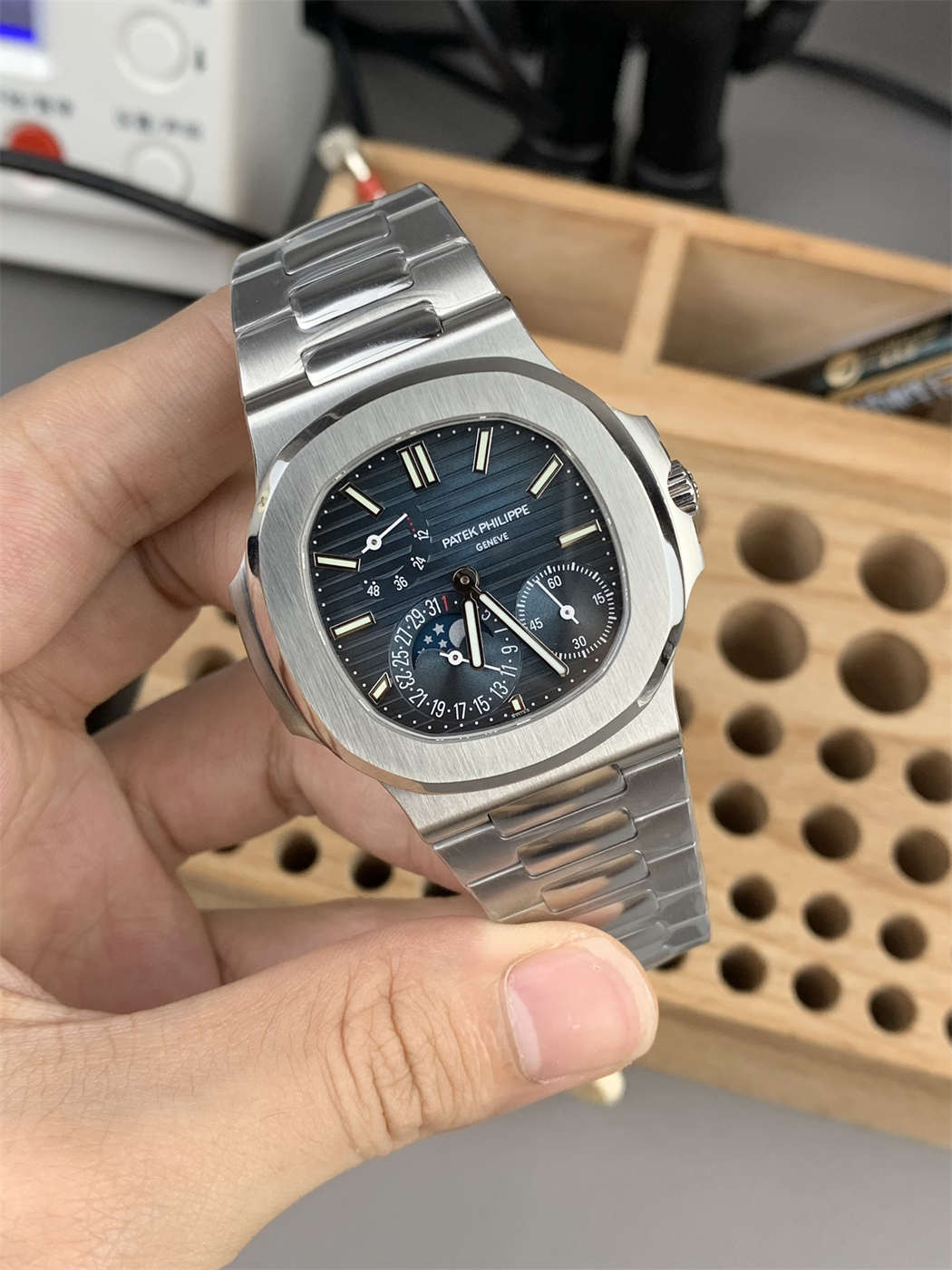 Patek Philippe 5712 Replica – PPF V3 Nautilus Blue Dial - Image 3
