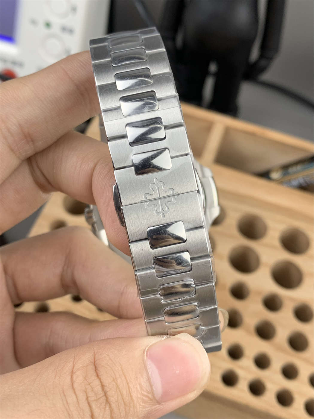 Patek Philippe 5712 Replica – PPF V3 Nautilus Blue Dial - Image 7