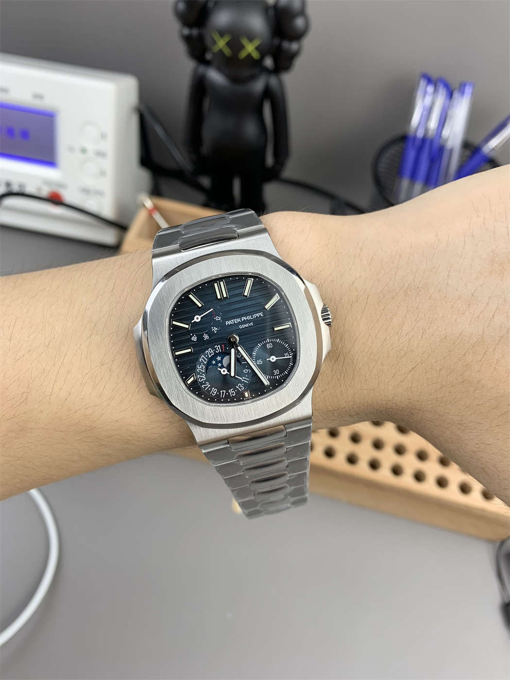 Patek Philippe 5712 Replica – PPF V3 Nautilus Blue Dial - Image 2