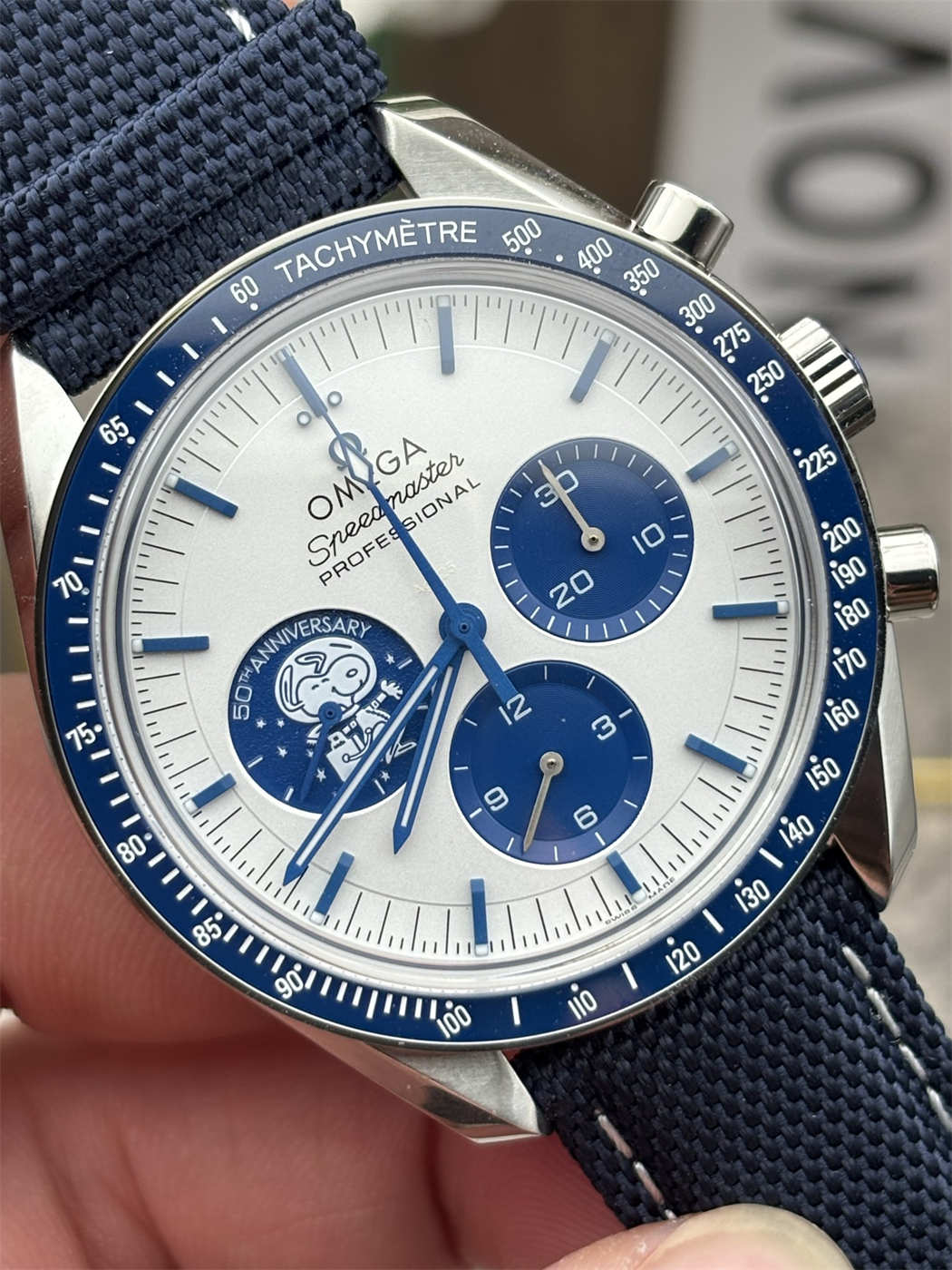 Omega Speedmaster Snoopy Replica 310.32.42.50.02.001 – Silver Snoopy Manual Chronograph 42mm - Image 2