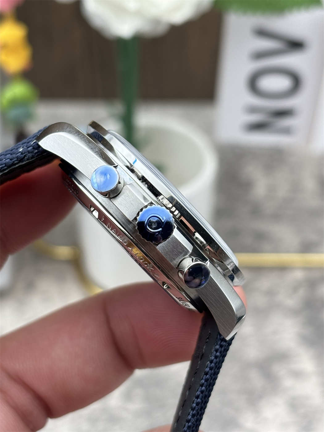 Omega Speedmaster Snoopy Replica 310.32.42.50.02.001 – Silver Snoopy Manual Chronograph 42mm - Image 4