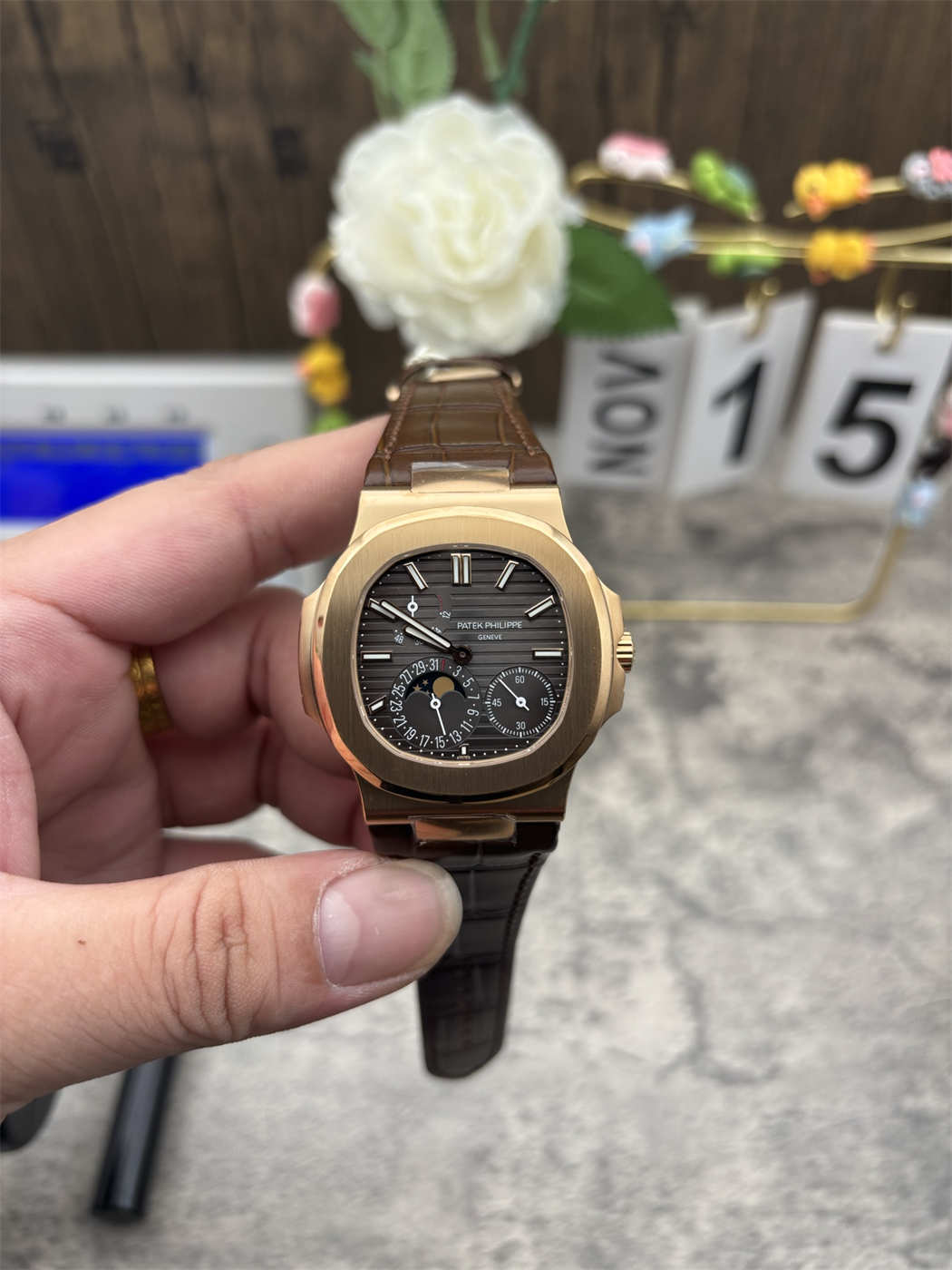 Patek Philippe Nautilus 5712 Replica – 5712GR-001 Rose Gold Moonphase Watch - Image 5