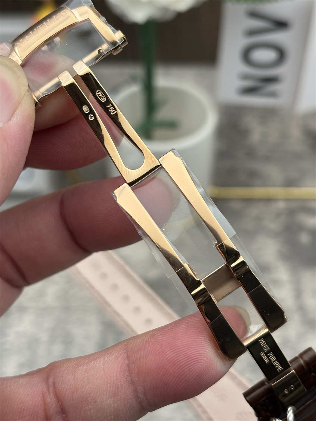 Patek Philippe Nautilus 5712 Replica – 5712GR-001 Rose Gold Moonphase Watch - Image 9