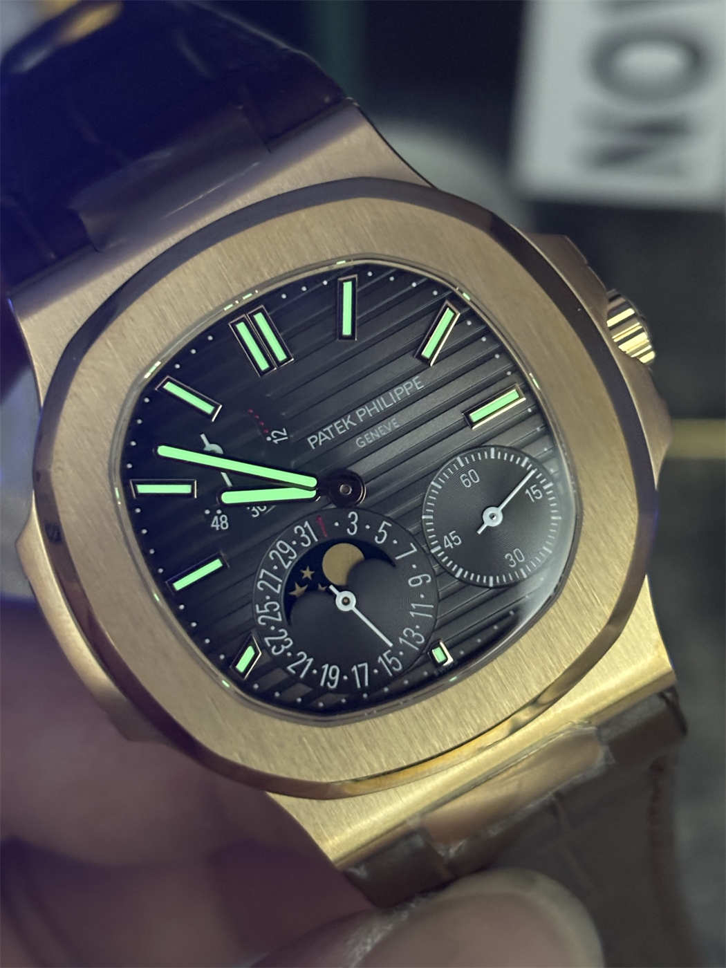Patek Philippe Nautilus 5712 Replica – 5712GR-001 Rose Gold Moonphase Watch - Image 2