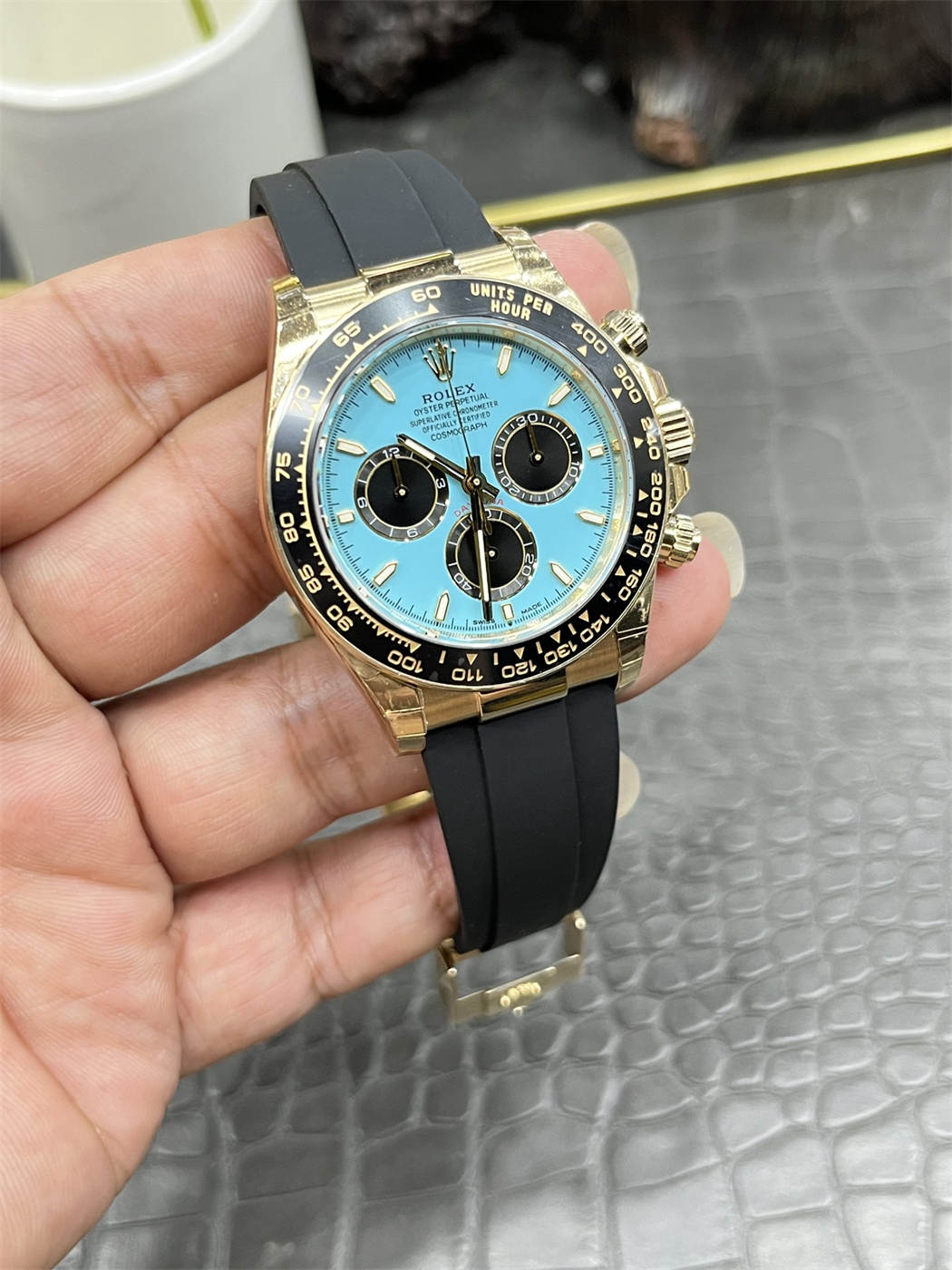 Rolex Daytona 126518LN Replica – Yellow Gold Oysterflex Chronograph - Image 2