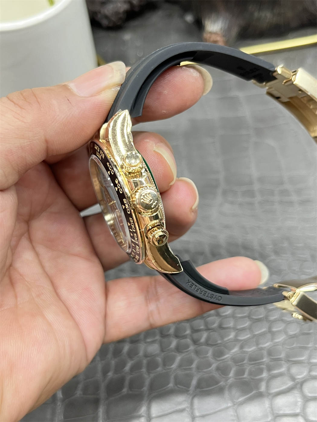 Rolex Daytona 126518LN Replica – Yellow Gold Oysterflex Chronograph - Image 4