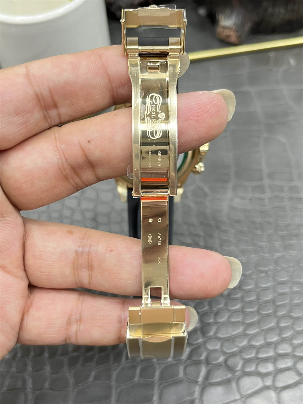 Rolex Daytona 126518LN Replica – Yellow Gold Oysterflex Chronograph - Image 6