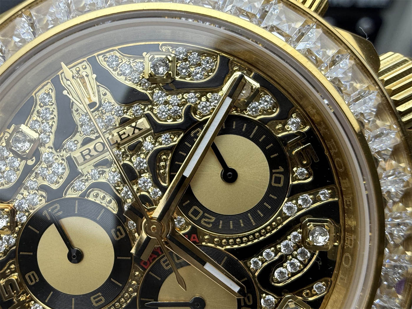 Rolex Daytona 116588 TBR Replica – Custom Diamond Dial Yellow Gold Chronograph - Image 5